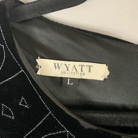 WYATT Collection Long Sleeve Velvet Dress - Picture 4 of 6